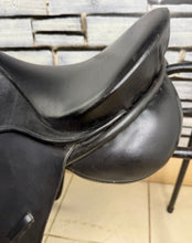Load image into Gallery viewer, 16 1/2” XW Kes English Dressage Saddle - Black