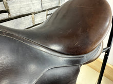 Load image into Gallery viewer, 16 1/2” XW/Changeable Gullet Colliegate Convertible Dressage Saddle - Brown