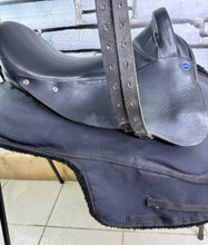 Load image into Gallery viewer, 17” Wide Free &amp; Easy Endurance/Floating Panel Saddle - Black