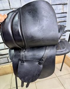 17” Wide Trapezius Panel Saddle - Black