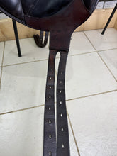 Load image into Gallery viewer, 17 1/2” MW Voltaire Lexington Monoflap Jump Saddle -2015- Brown
