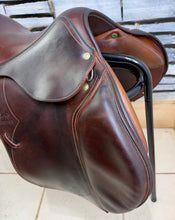 Load image into Gallery viewer, 17 1/2” Medium-MW Devoucoux Biarritz Double Flap Jump Saddle - Brown/Tan
