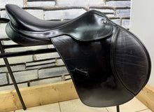 Load image into Gallery viewer, 17 1/2” MN English Made Jump/Hunt/XC Saddle - Black - TB/Ex Racer - Teamchasing