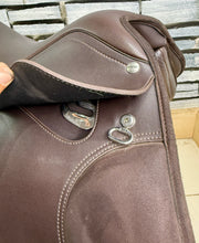 Load image into Gallery viewer, 17” MW/Changeable Gullet Wintec 500 VSD GP Saddle - Brown - Cair