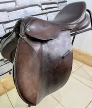 Load image into Gallery viewer, 18” MN Oakfield Hunt/Jump Saddle - Brown