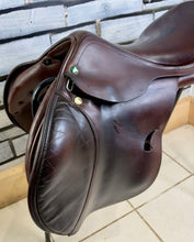 Load image into Gallery viewer, 16”-16 1/2” Medium (33) Prestige Roma Jump Saddle - Brown