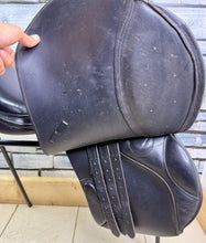 Load image into Gallery viewer, 17 1/2” MN English Made Jump/Hunt/XC Saddle - Black - TB/Ex Racer - Teamchasing