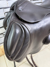 Load image into Gallery viewer, 17” Medium Albion K3 MonoFlap Jump Saddle - Brown