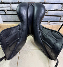 Load image into Gallery viewer, 17” Medium-MW Black Country Vinici MonoFlap Jump Saddle -Brown/Black- Jumping/XC