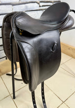 Load image into Gallery viewer, 17 1/2” MW Farrington Kentucky Dressage Saddle - Brown