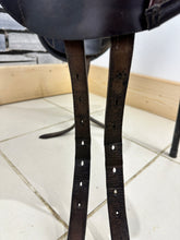 Load image into Gallery viewer, 16 1/2” XW/Changeable Gullet Colliegate Convertible Dressage Saddle - Brown