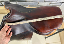 Load image into Gallery viewer, 16 1/2” MW Harry Dabbs Original AO Close Contact Jump Saddle - Brown