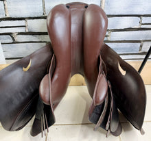 Load image into Gallery viewer, 16”-16 1/2” Medium (33) Prestige Roma Jump Saddle - Brown