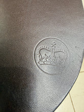 Load image into Gallery viewer, 17” Wide Crown/Ideal 1350 GP Saddle - Brown - Big Blocks - English Leather