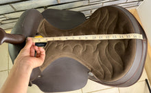 Load image into Gallery viewer, 16” Wintec SQHB Western Saddle - Brown - Lightweight - Never Used!!