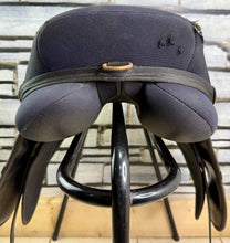 Load image into Gallery viewer, 16 1/2” Wide Thorowgood Maxam Cob GP Saddle - Black