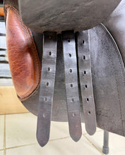 Load image into Gallery viewer, 17 1/2” MW English Jump Saddle - Brown/Tan