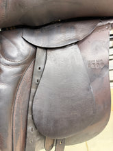 Load image into Gallery viewer, 17” Medium Kings Saddley VSD Saddle - Brown
