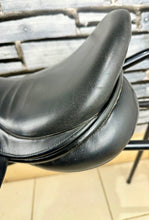 Load image into Gallery viewer, 17 1/2” Wide Ideal International Event Saddle - Black