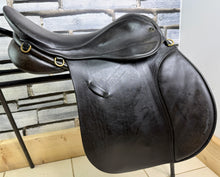 Load image into Gallery viewer, 16 1/2” Medium Farrington Burford Event GP Saddle - Black