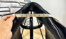 Load image into Gallery viewer, 18” Medium Stubben Scandica VSD Saddle - Black
