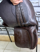 Load image into Gallery viewer, 17” Medium Farrington/Crewe Saddlery GP Saddle - Brown