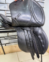 Load image into Gallery viewer, 16 1/2” MW Heritage English Saddlery GP Saddle - Black