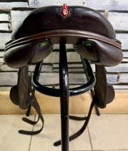 Load image into Gallery viewer, 17” +1 (MW) Equipe Synergy Monoflap Jump Saddle - Brown -2018