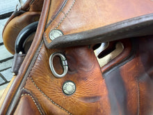 Load image into Gallery viewer, 17” Wide Butet Monoflap Cross Country Jump Saddle - Brown/Tan