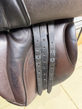 Load image into Gallery viewer, 18” Medium Jeffries Falcon Hawk Event Saddle - Brown - M
