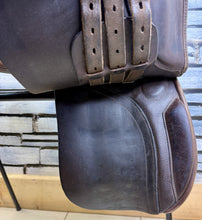Load image into Gallery viewer, 17 1/2” Wide Ideal VSD/WH English Saddle - Brown - Working Hunter Cob - Part Suede