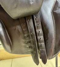 Load image into Gallery viewer, 17” Medium Woodseaves WH Saddle - Brown