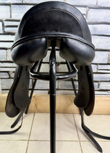 Load image into Gallery viewer, 17 1/2” Wide Penwood Close Contact Dressage Saddle - Black