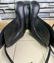 Load image into Gallery viewer, 18” MW Albion Legend K2 Dressage Saddle - Black