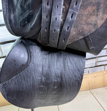 Load image into Gallery viewer, 17 1/2” MW Harry Dabbs Jaguar Jump Saddle - Black