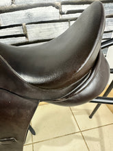 Load image into Gallery viewer, 17 1/2” MW Spalding Eclipse Dressage Saddle - Brown