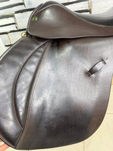 Load image into Gallery viewer, 17” Wide Farrington/Shires GP Saddle - Brown
