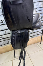 Load image into Gallery viewer, 17” Medium County Saddlery Fusion Dressage Saddle - Black