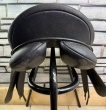 Load image into Gallery viewer, 17 1/2” Wide/Changeable Gullet Wintec GP Saddle - Black - Flocked - Lightweight