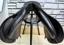Load image into Gallery viewer, 17 1/2” Medium/Changeable Gullet Thorowgood High Wither T6 GP Saddle - Black