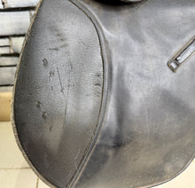 Load image into Gallery viewer, 18” Wide Thorowgood Griffin Standard GP Saddle - Black