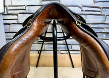 Load image into Gallery viewer, 17 1/2” MW Palmer Saddlery/Equiwear Monoflap GP/Jump Saddle - Brown - Flocked Close Contact