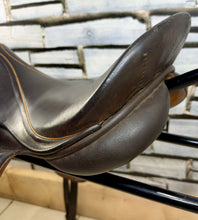 Load image into Gallery viewer, 17 1/2” MW Palmer Saddlery/Equiwear Monoflap GP/Jump Saddle - Brown - Flocked Close Contact