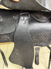 Load image into Gallery viewer, 16” Treeless Leather Western Saddle - Fit Any Width - Black