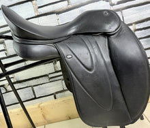 Load image into Gallery viewer, Size 2/18” Changeable Gullet Width 3 Wow Competitor Dressage Saddle - Black