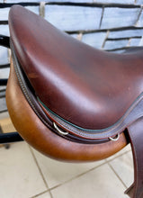 Load image into Gallery viewer, 17 1/2” Medium-MW Devoucoux Biarritz Double Flap Jump Saddle - Brown/Tan