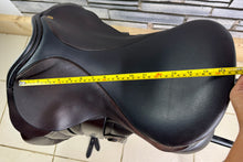 Load image into Gallery viewer, 17” Wide Black Country Vinici Monoflap Dressage Saddle - Brown