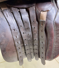 Load image into Gallery viewer, 17” XW Farrington Cob VSD Saddle - Brown