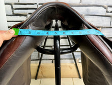 Load image into Gallery viewer, 17” Wide Hampton Grandee Jump/GP Saddle - Brown
