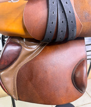 Load image into Gallery viewer, 17 1/2” B (Medium) Stubben Siegfried II Jump Saddle - Tan